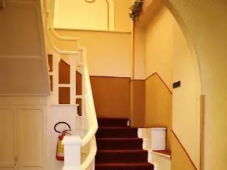 Centrale Hotel 2*